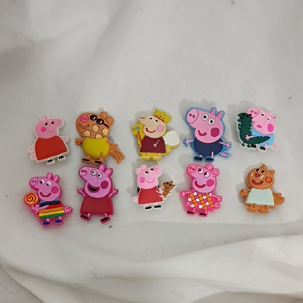 EUC Bundle Of 10 Crocs Jibbitz Peppa Pig charms
